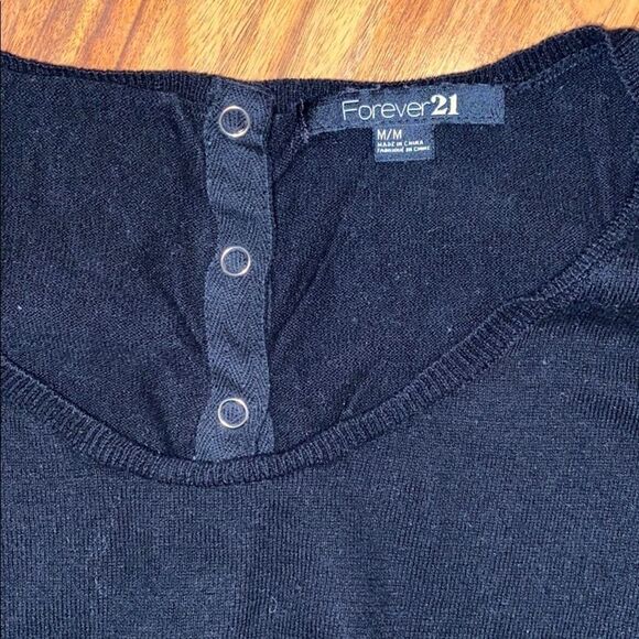 4 for $50 🎃 Forever 21 Black Short Sleeve Sweater Top Womens Size Medium - Picture 2 of 6